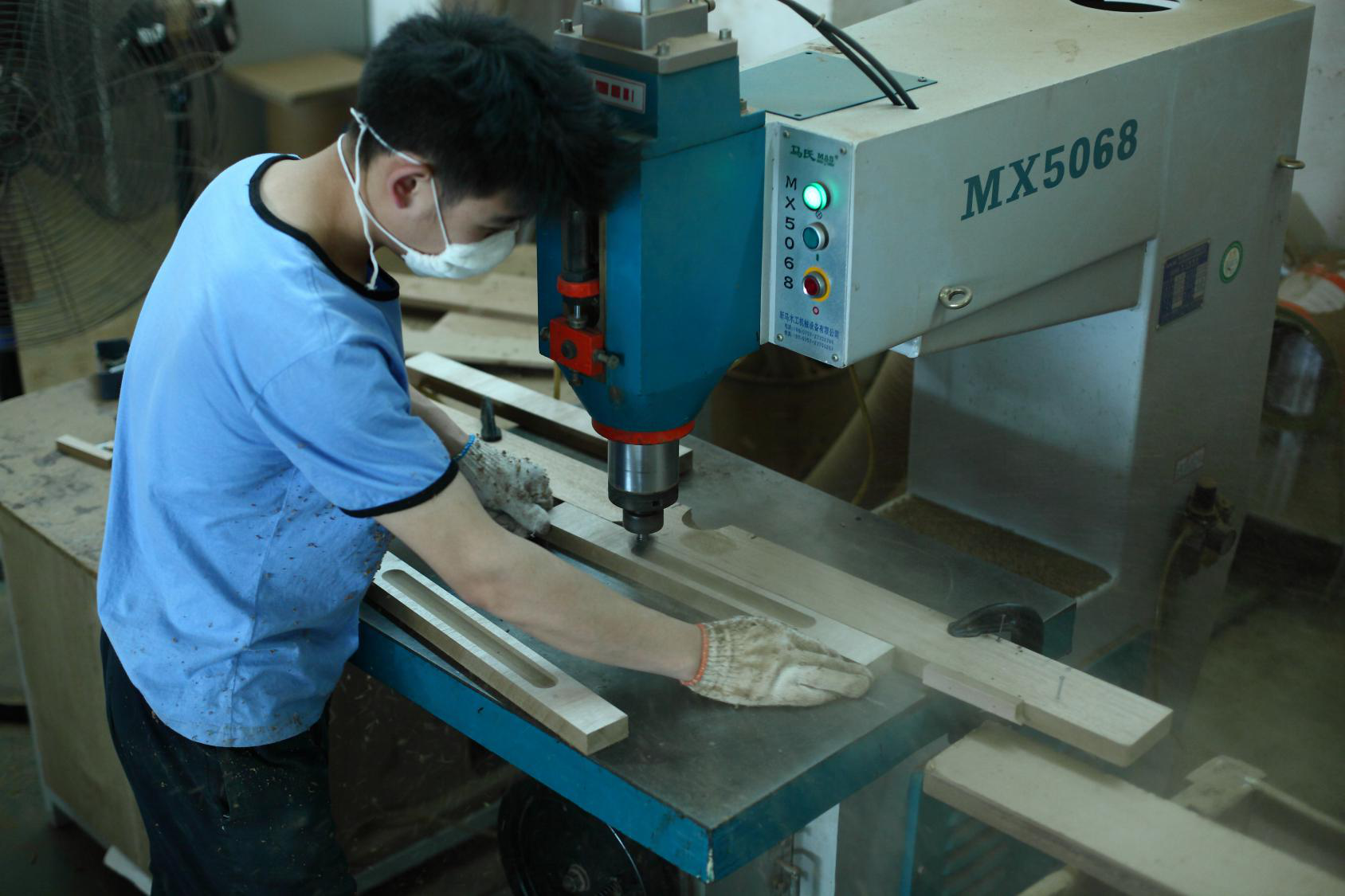 辦公家具生產機加工工藝流程質量要求及注意事項